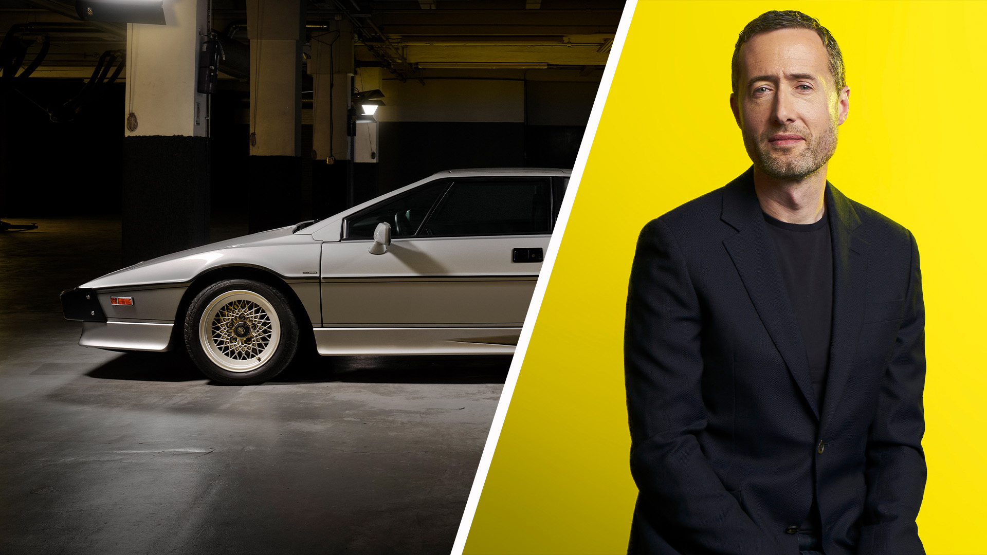 Människor poserar tillsammans med en bil. (AI text)