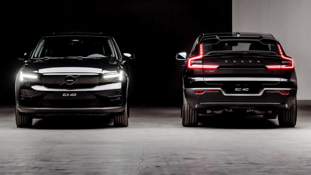 Volvo XC90 SUV parkerad i en mörk rum (AI text)