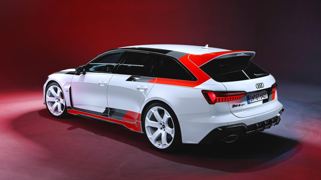 Audi RS 4 S4-konceptbil i studio (AI text)