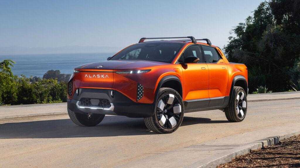 En person kör en SUV på en väg. (AI text)