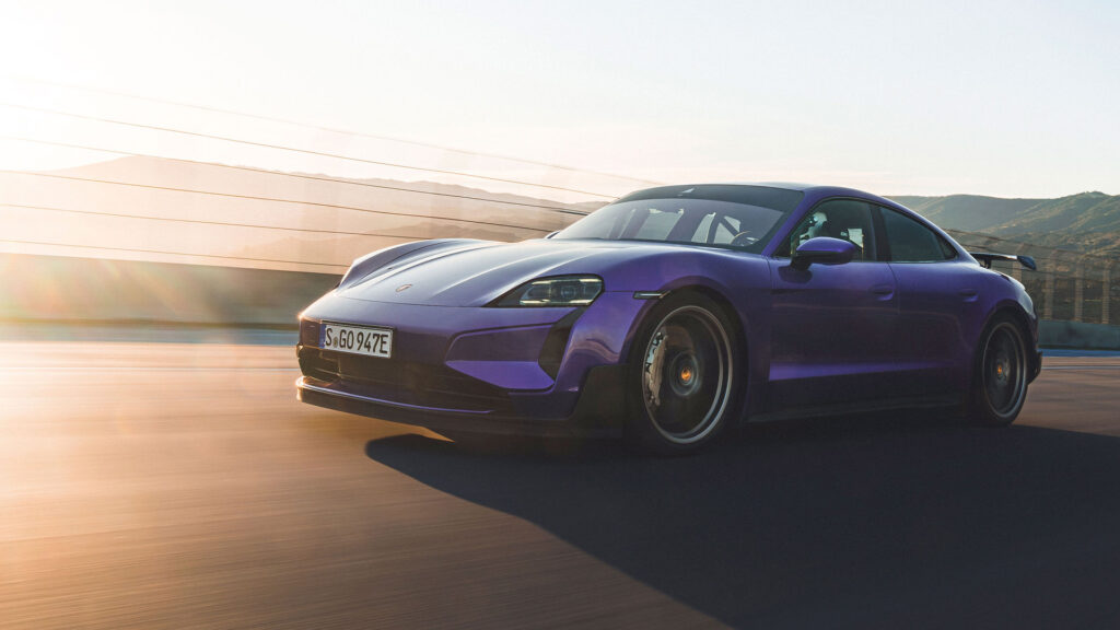 Porsche Cayman GTS är en sportbil som är en hybridd. (AI text)