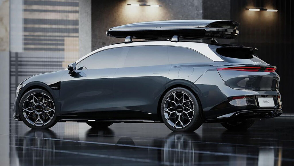 En framtida bil med ett takutrymme. (AI text)