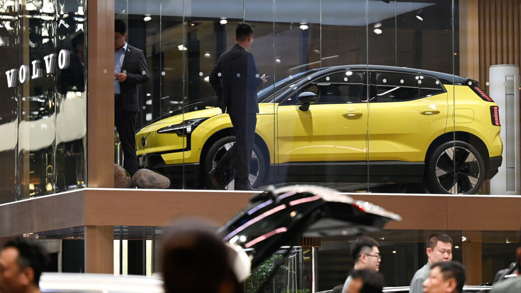 En bilställning i en stad (AI text)