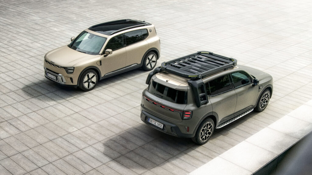 En bil står parkerad i en parkeringsplats. (AI text)