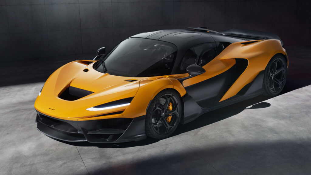 Orange-svart McLaren W1.