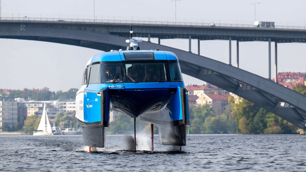 Bild på Candela P-12 på Riddarfjärden.