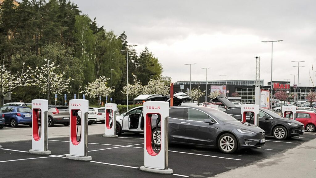 Tesla Supercharger i Nacka