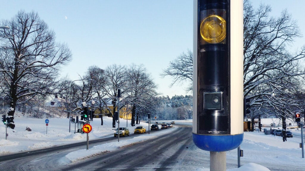 Fartkamera utanför Drottningholms slott.