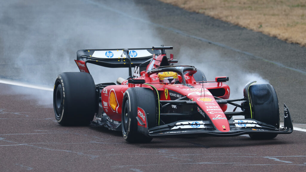 Lewis Hamilton i en Ferrari SF-23 på Fiorano.