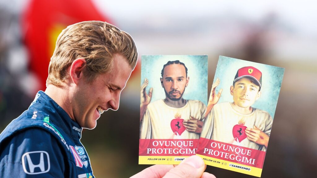 Marcus Ericsson skrattar medan två bilder av Lewis Hamilton och Charles Leclerc som framställs som helgon hålls upp, med texten ‘Ovunque Proteggimi’ och Ferraris logotyp.