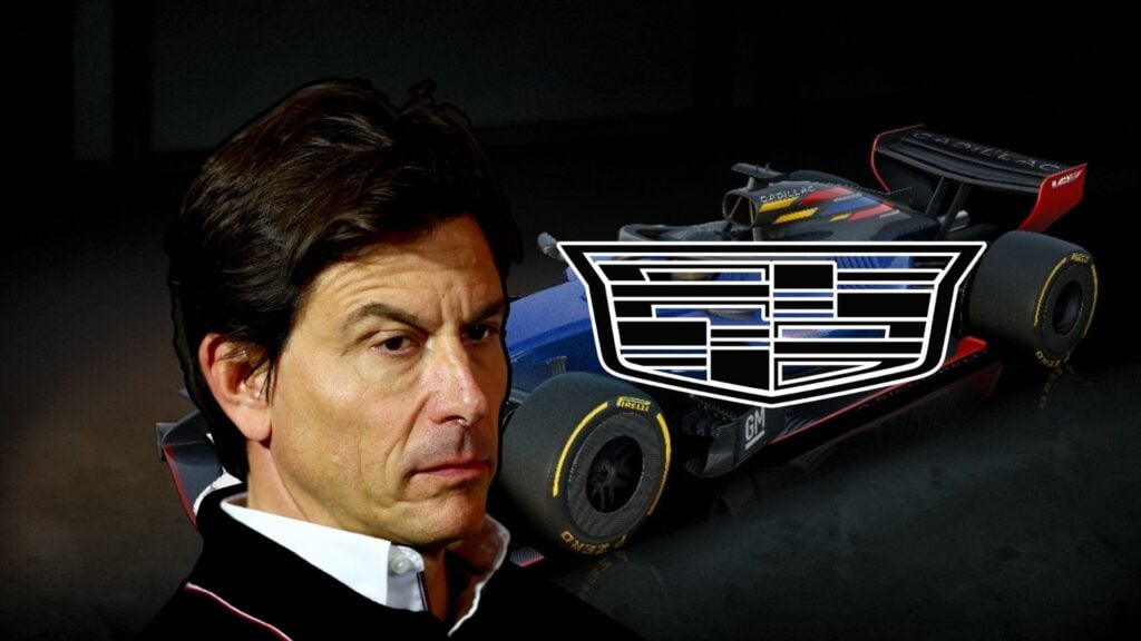 Mercedes teamchef Toto Wolff ser bekymrad ut bredvid en Cadillac-logotyp och en konceptbil från Cadillac Formula 1.