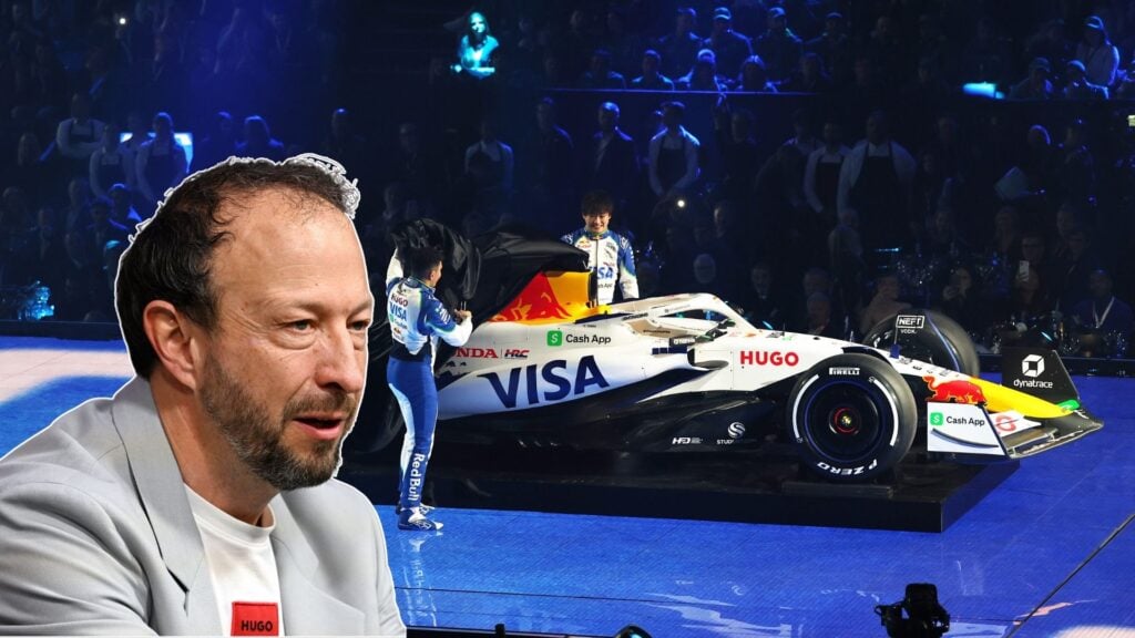 Peter Bayer och Racing Bulls nya F1-bil vid avtäckningen. Teamet byter namn från Visa Cash App RB till Visa Cash App Racing Bulls.
