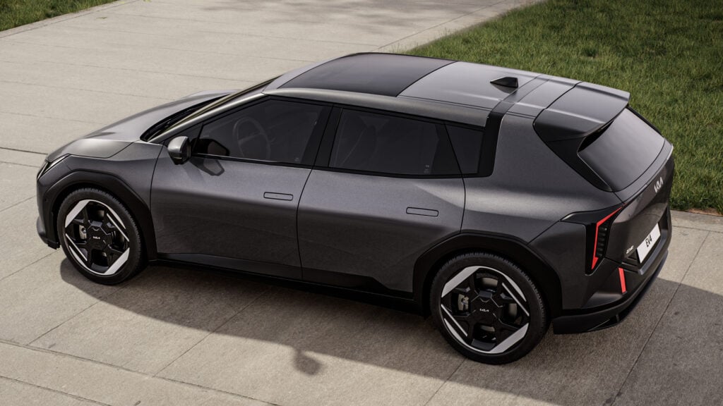 Kia EV4 halvkombi hatchback snett uppifrån
