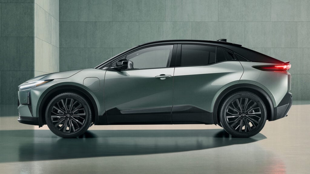 Toyota C-HR+ i profil