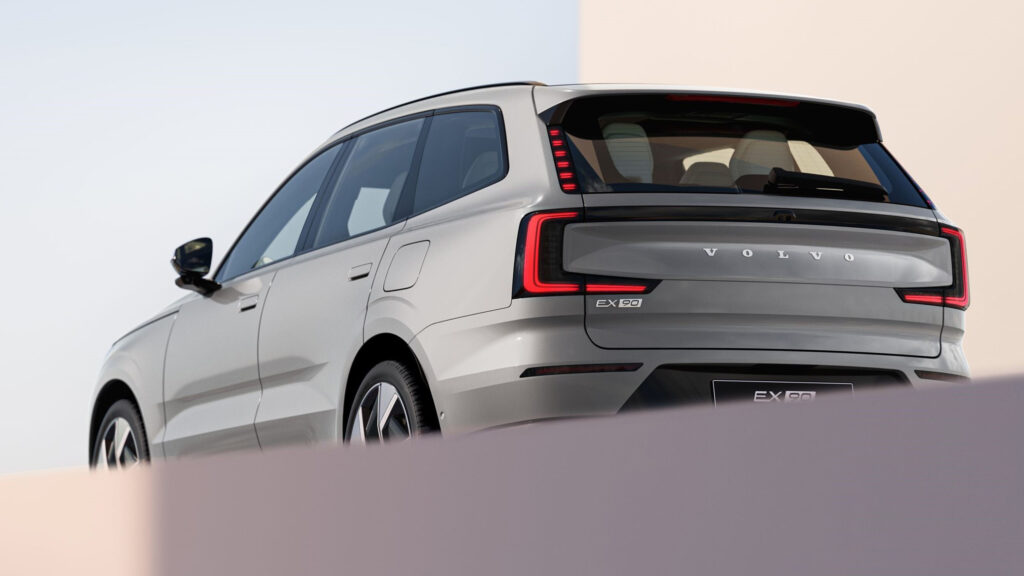 Volvo EX90 snatt bakifrån