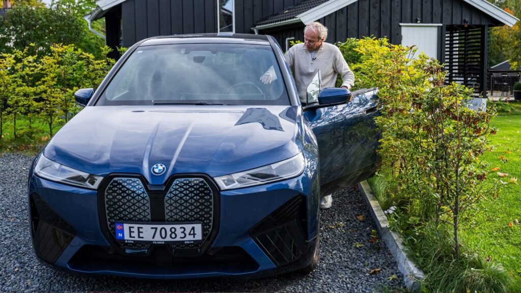 BMW X3 E30 xDrive (AI text)