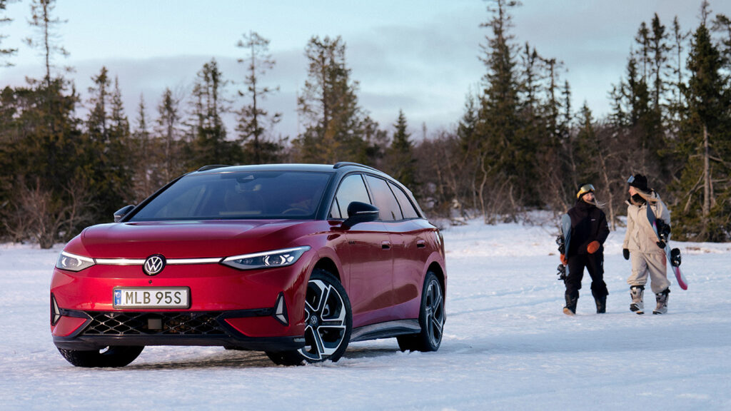 Volkwagen ID. 7 Tourer i fjällen.