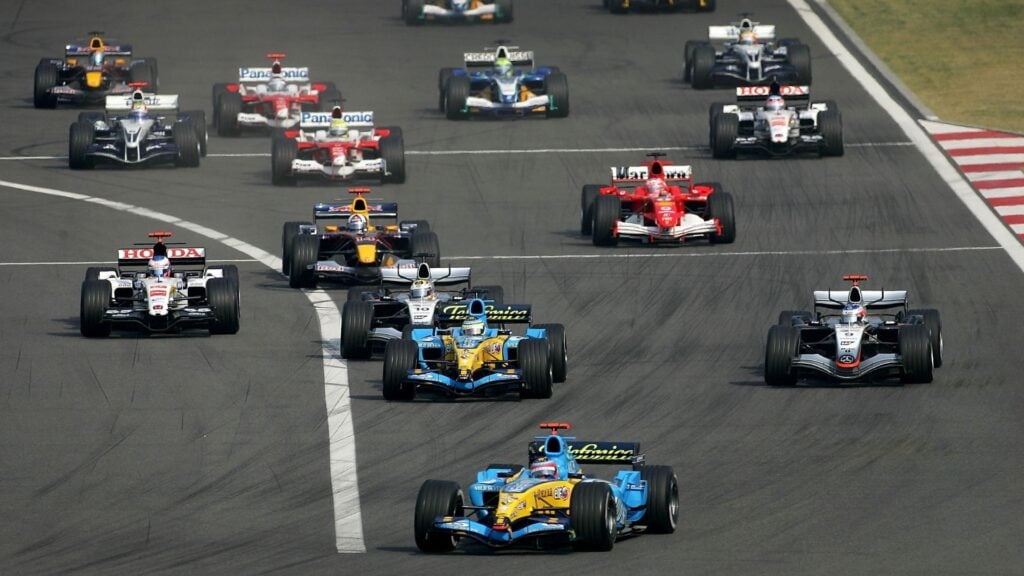 Formel 1-bilar från 2005 års säsong – exempel på den klassiska V10-eran.