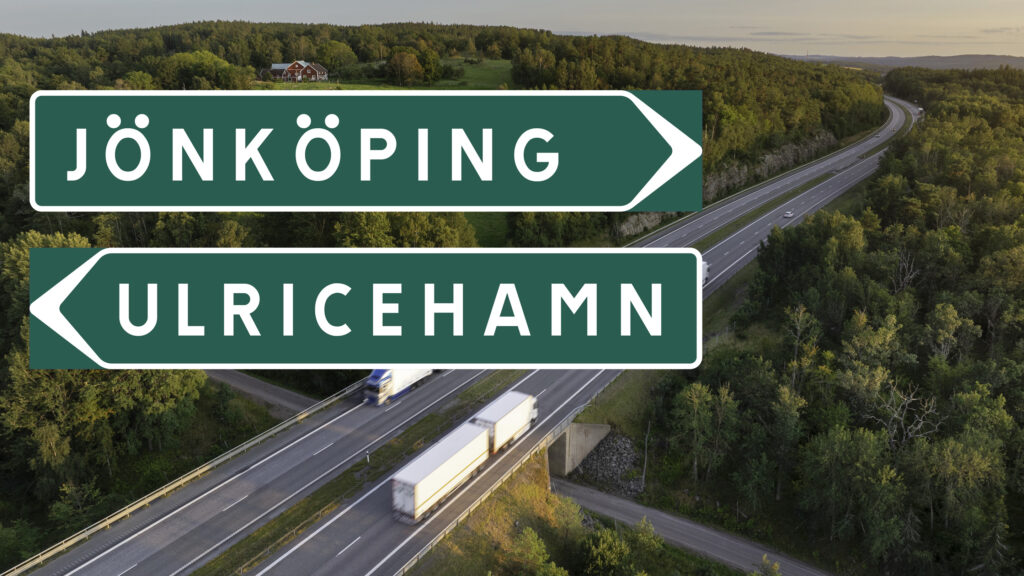 Motorväg genom svenskt landskap