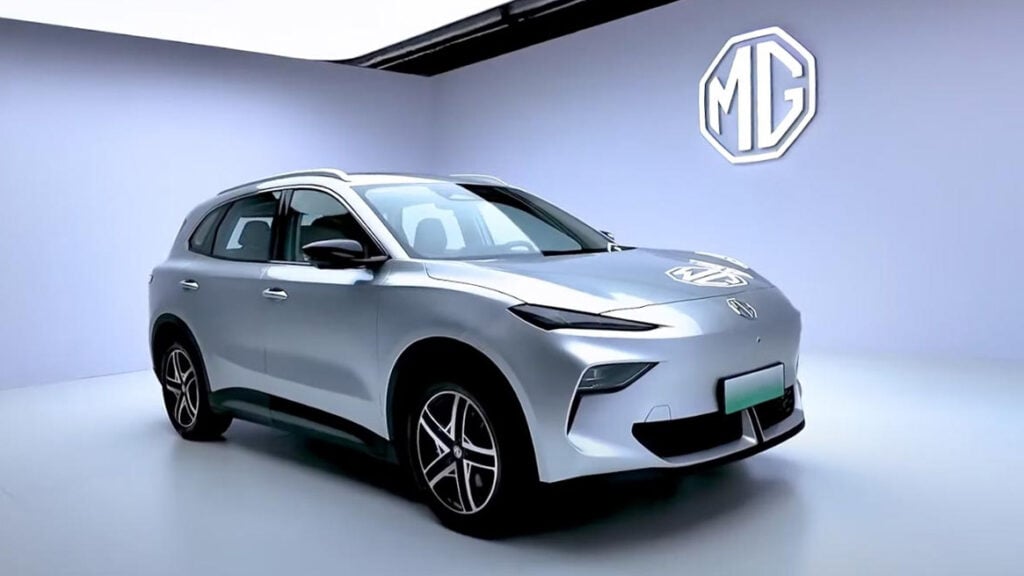 MG S5 EV snett framifrån