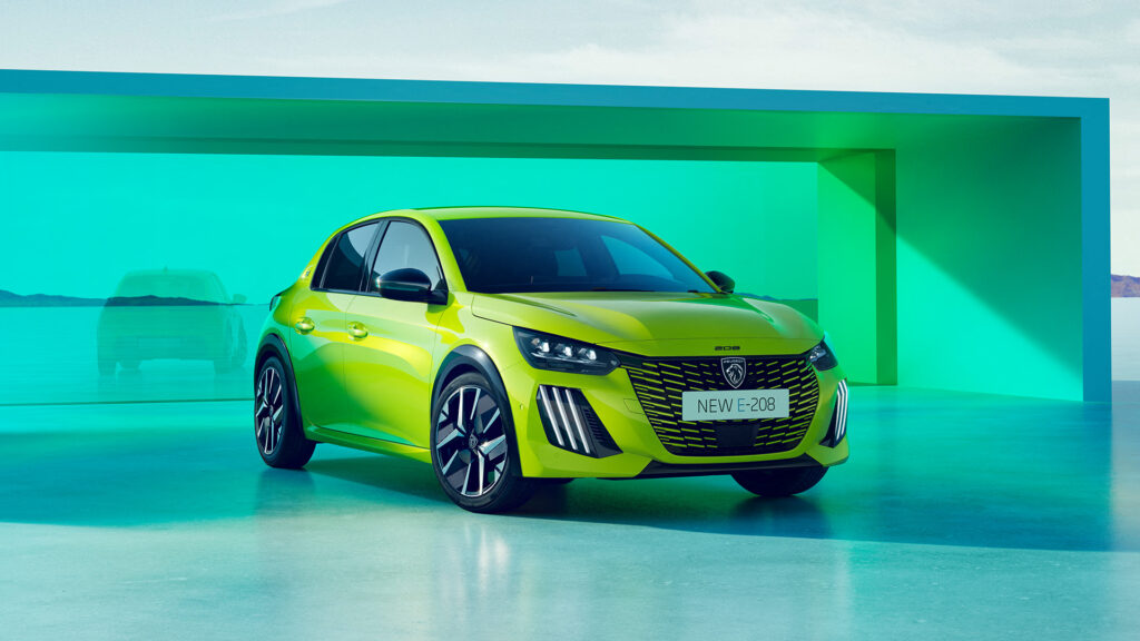 En gröngul Peugeot Ion parkerad i en ljusblå rum. (AI text)