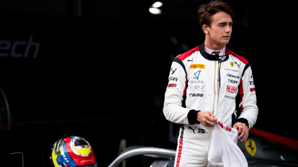 Dino Beganovic med en handduk i depån efter F2-racet i Jeddah 2025