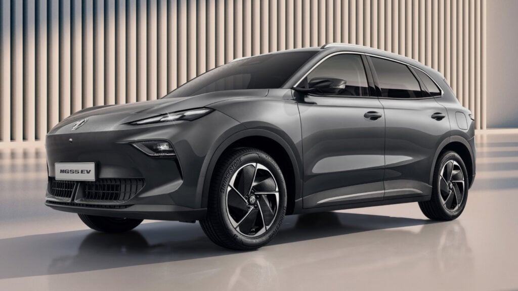 MG MGS5 EV snett framifrån