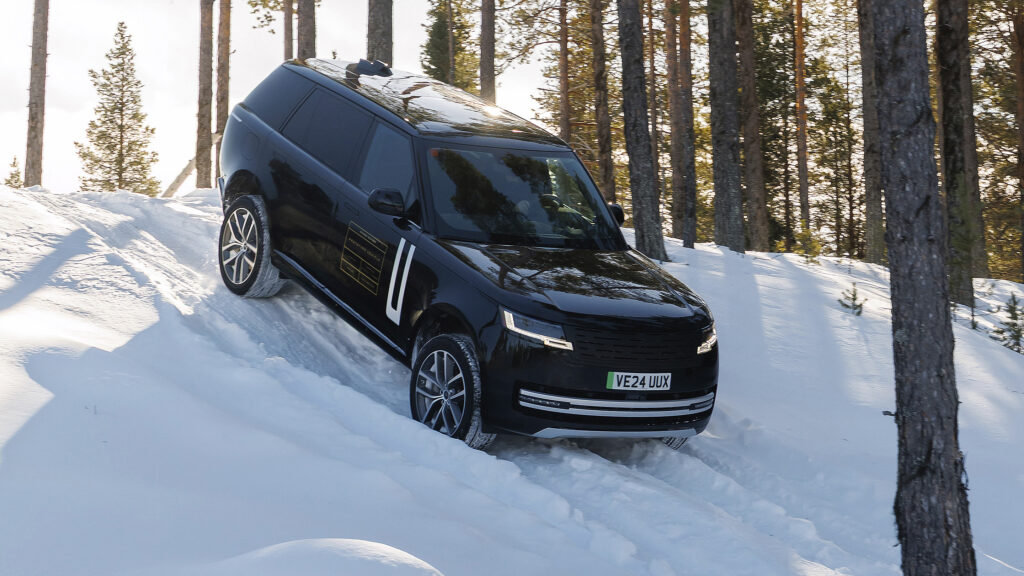 Range Rover Electric i snö