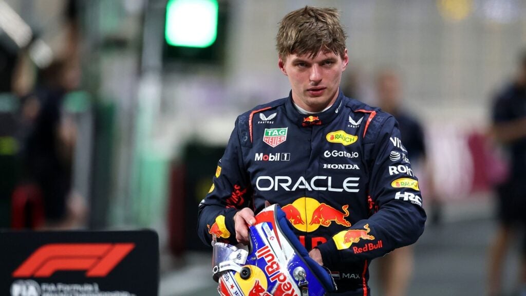 Max Verstappen ser sammanbiten ut efter målgång i Red Bull-overall.