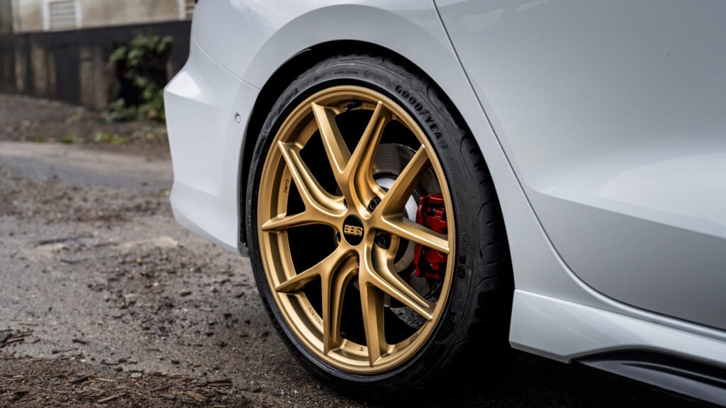 BBD guldfärgade fälgar.