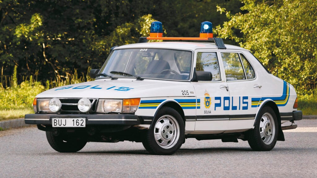 Saab 900 polisbil