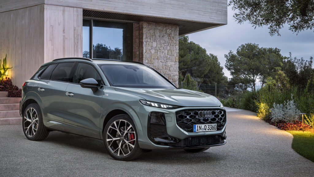 Audi Q3 snett framifrån.