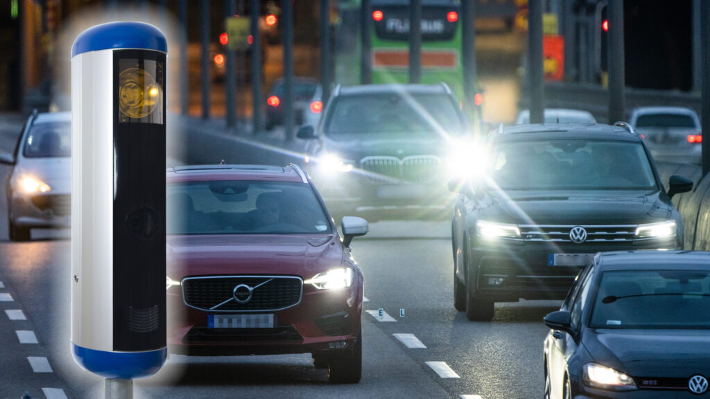 Fartkamera och tät biltrafik i fler körfält.