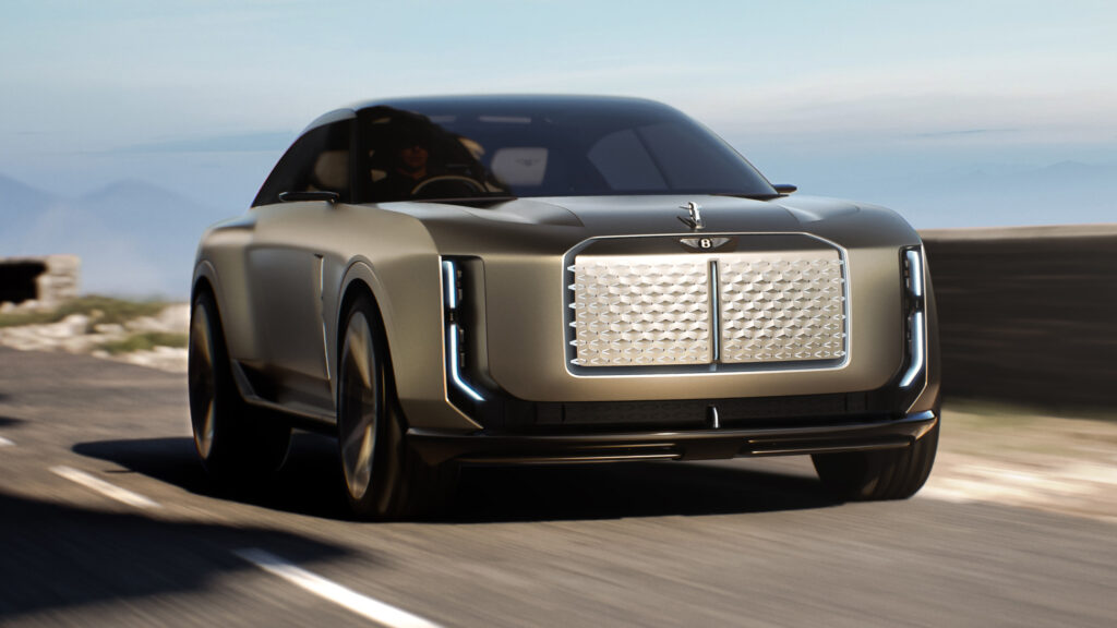 Bentley EXP 15 i guldmetallic framifrån på landsväg.