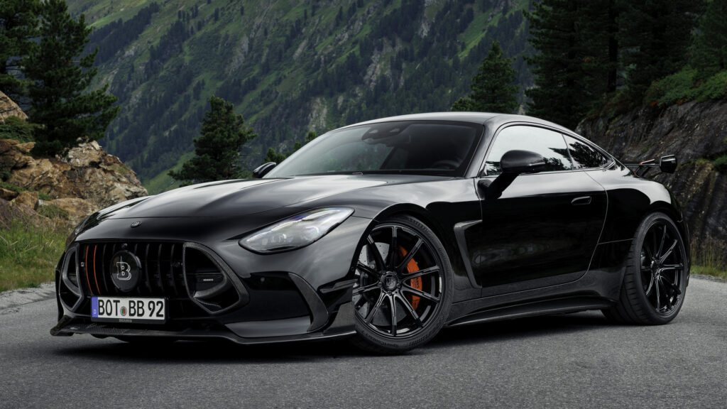 Svart Brabus 1000 snett framifrån.