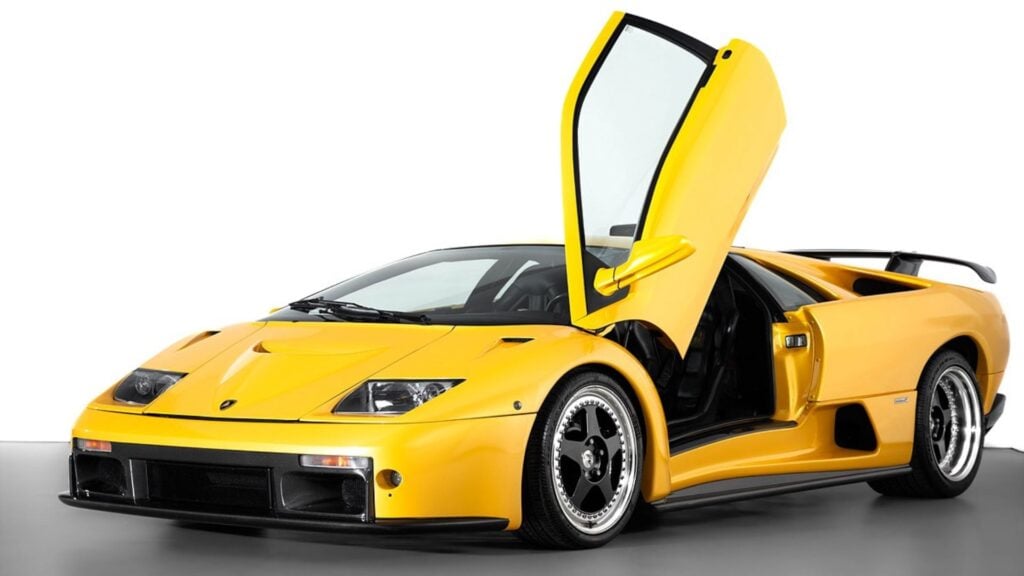 Lamborghini Diablo GT i Giallo Flash parkerad
