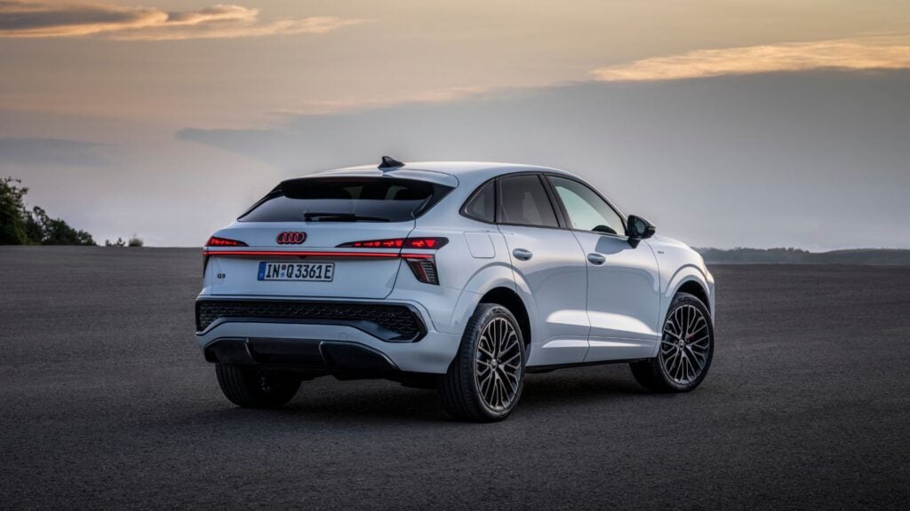Audi Q3 Sportback e-hybrid sedd bakifrån.