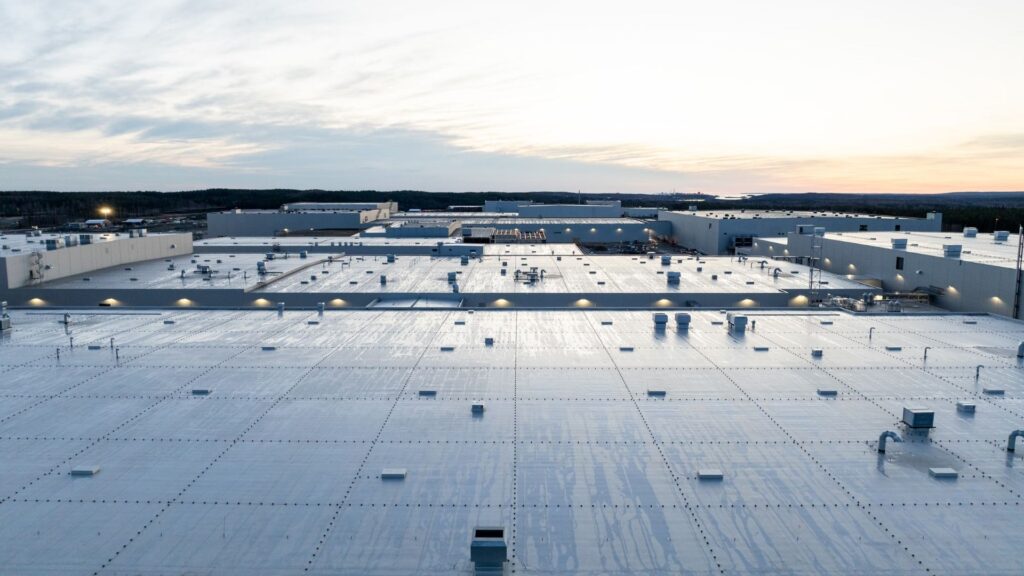 Northvolts fabrik i Skellefteå sedd utifrån