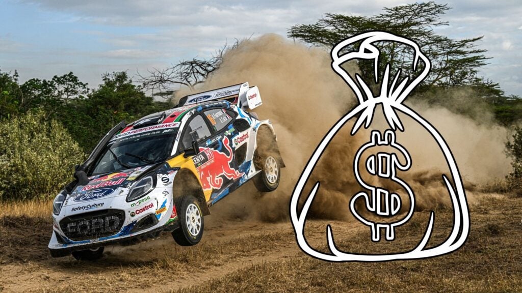 Rallybil med Red Bull-sponsring i fart under WRC, med en pengasymbol som symboliserar försäljningen.