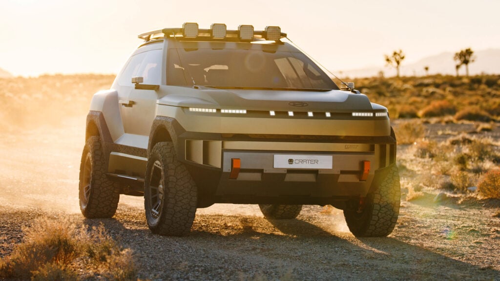 Hyundai Crater framifrån i öken
