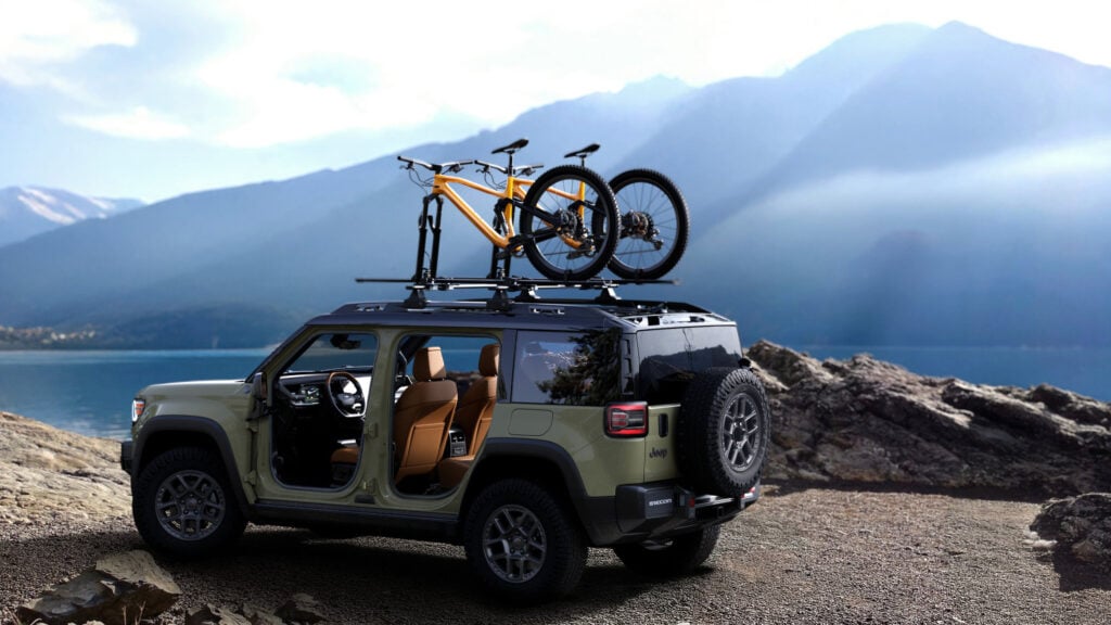 Jeep Recon snett bakifrån