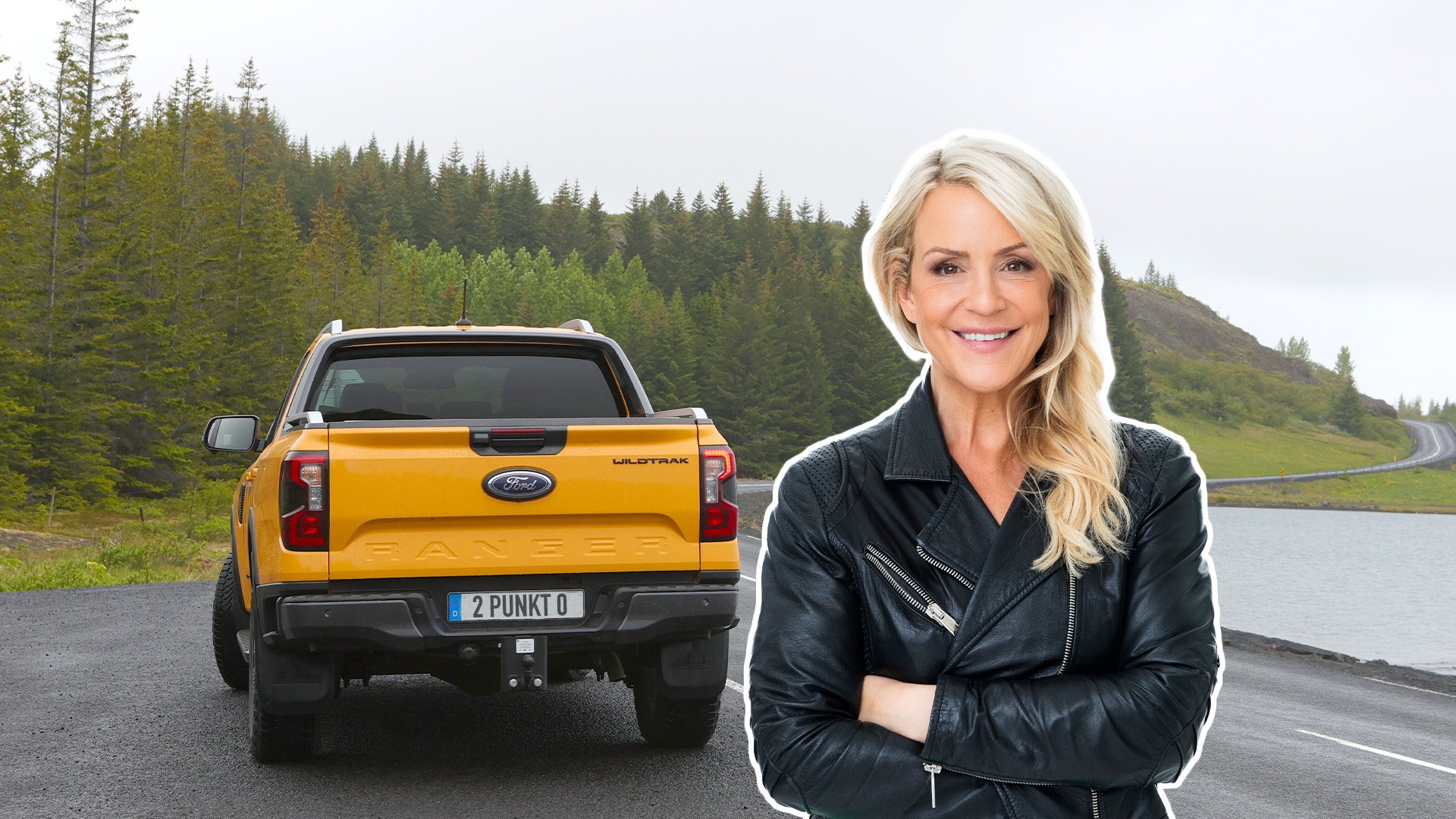 Karin Adelsköld inklippt på en bild på en Ford Ranger Phev och landsväg bakom.