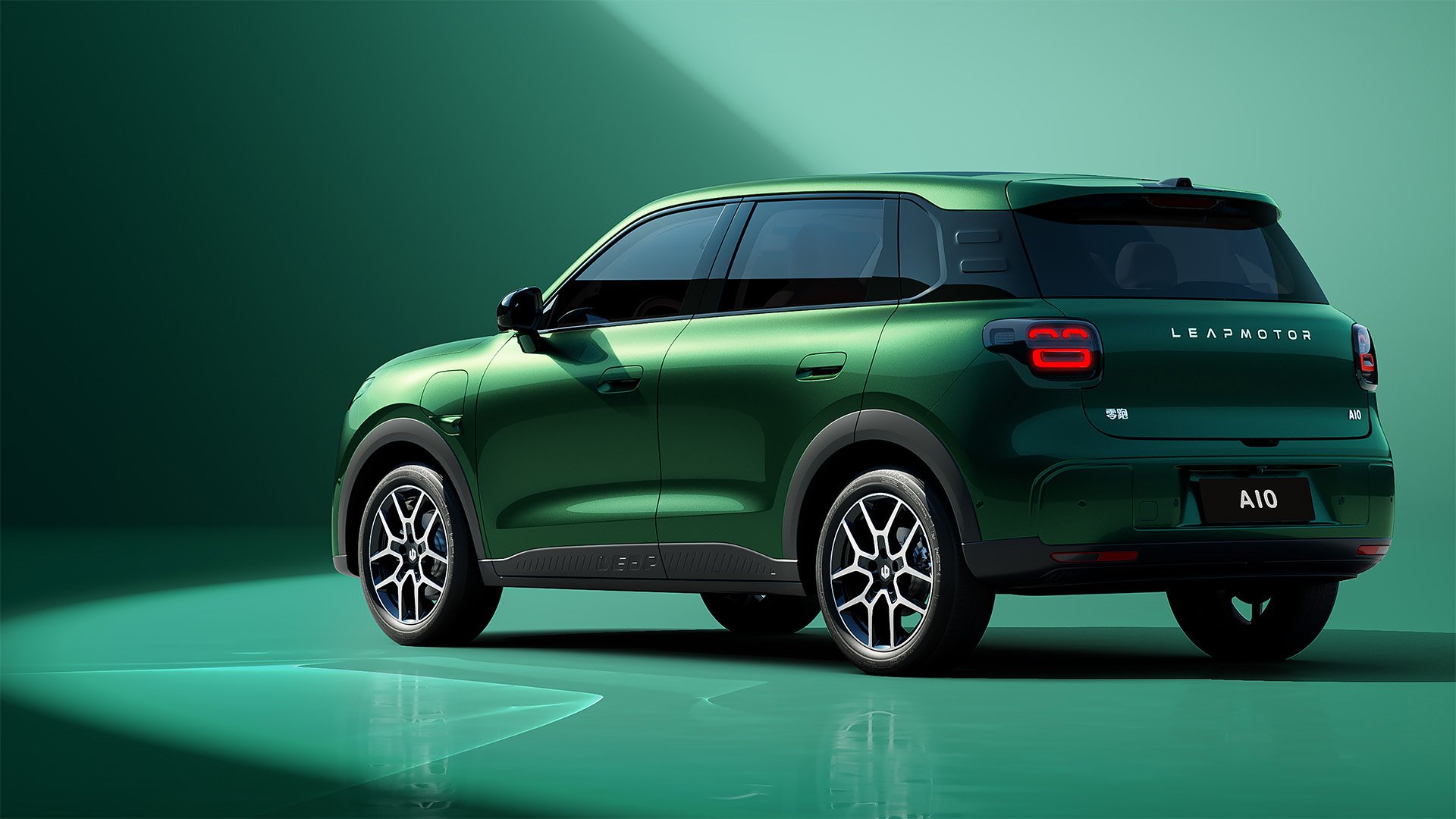 Grön Leapmotor A10 (B03X) snett bakifrrån.
