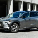 Toyota bZ4X snett från sidan