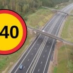 Hastighetsskylt 140 km/h över svensk motorväg