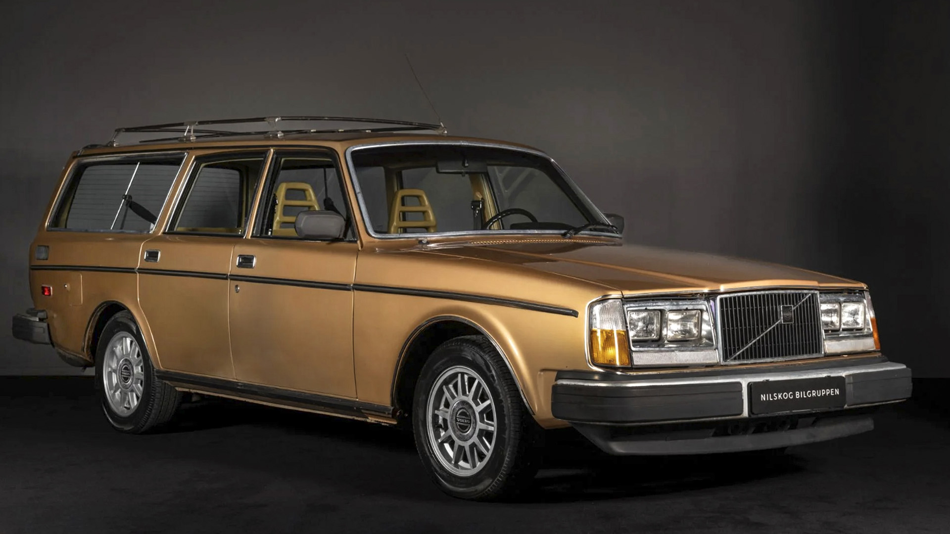 Guldfärgad Volvo 265 GLE