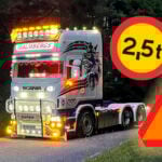 Vit Scania R560 A-traktor.