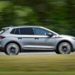 Skoda Elroq rakt från sidan i profil