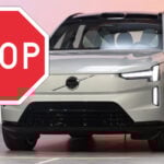Volvo EX90 och stoppskylt