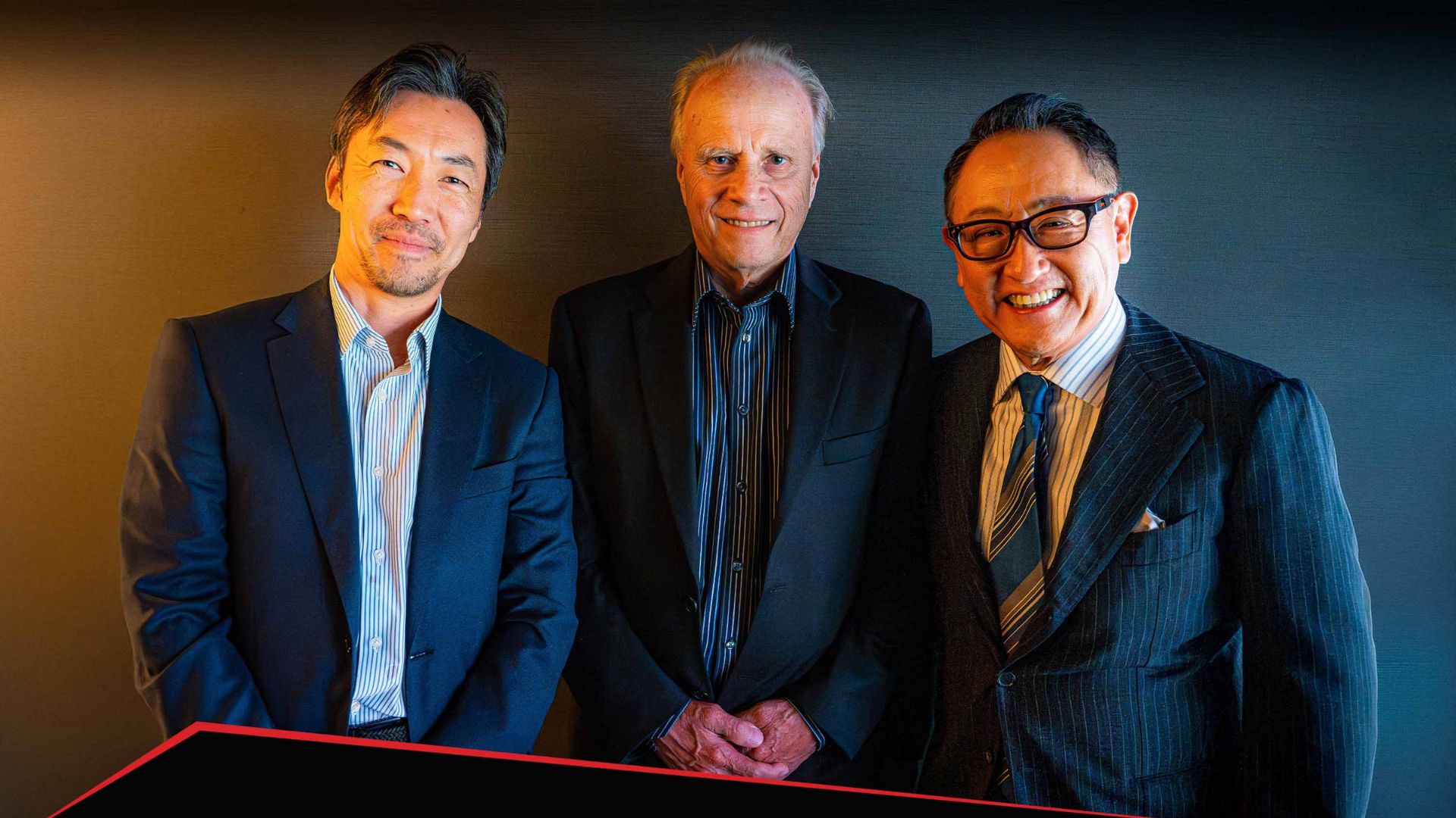 Ayao Komatsu, Gene Haas och Akio Toyoda poserar